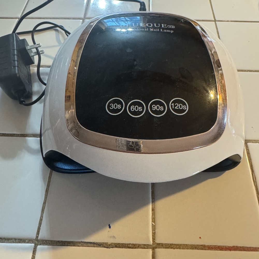 NWOT- professional Nail Lamp in perfect condition- NEW